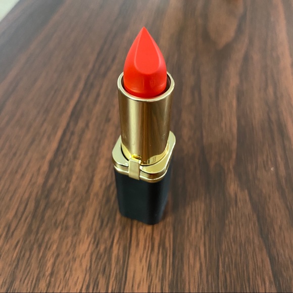 Loreal color Rich Matte-Ly in Love 102 New - Picture 5 of 6